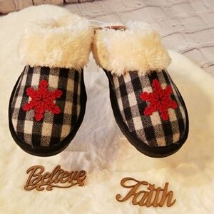 THE 5 & TWINE SLIPPERS